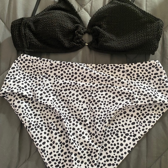 Bikini - Picture 1 of 3